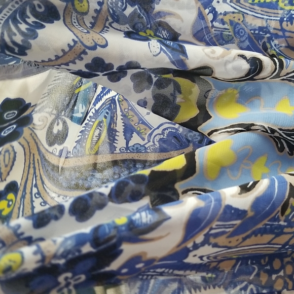 🥳Host Pick🥳 Dana Buchman Blue/White Flowy Top - Picture 8 of 8